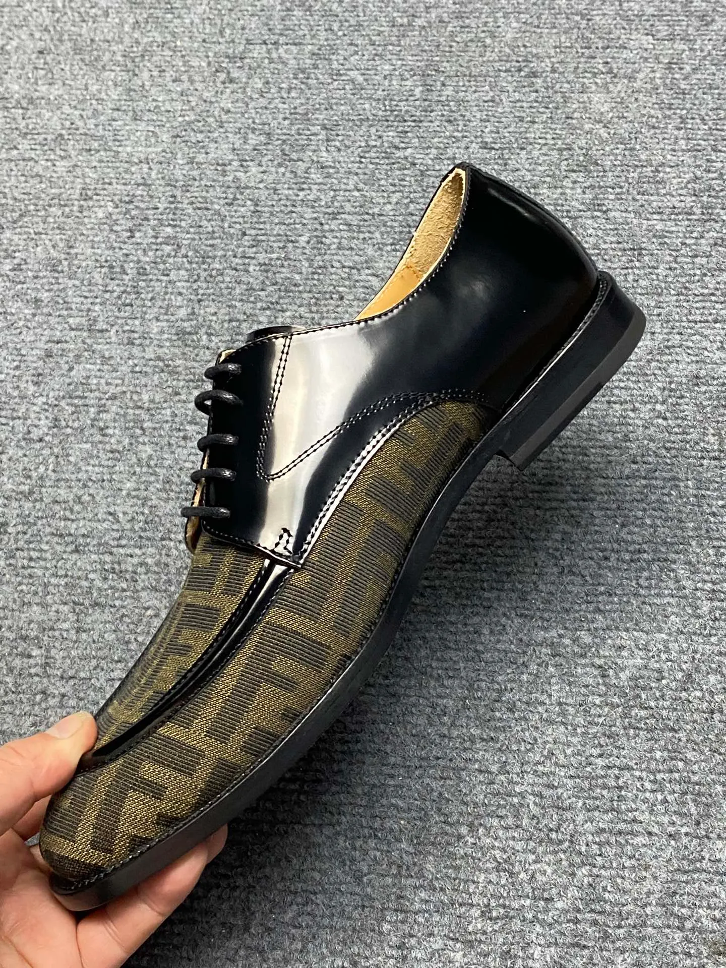 Factory price 960FENDI Fendi men's breathable and comfortable leather shoes. Original development. The leather outsole is made of leather. Counters copy one to one. Imported counter cowhide. Imported water dyes cattle. 38 to 44. (45.46. can be ordered. 47.